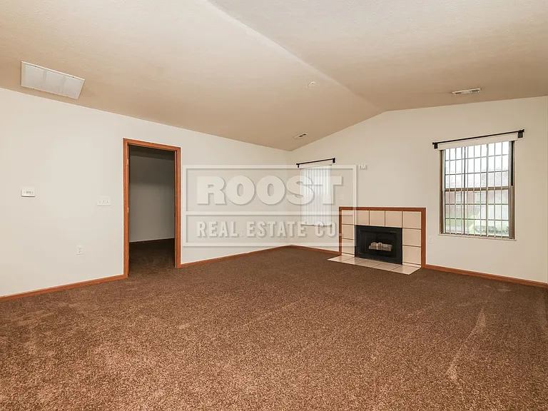 3985 Covington Dr — Photo 4