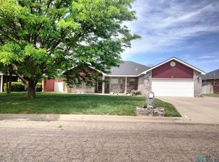 2412 Howard Cowper Dr, Clovis, NM 88101