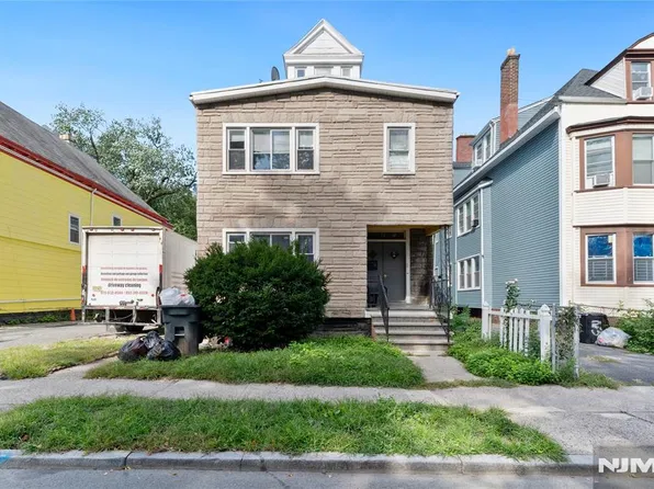 25 17th Street, East Orange, NJ 07018