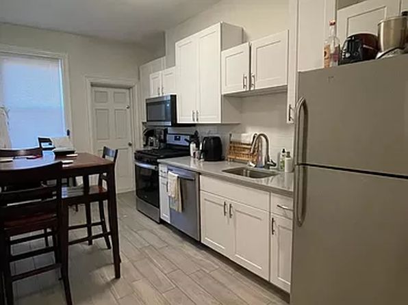 293 E St APT 3