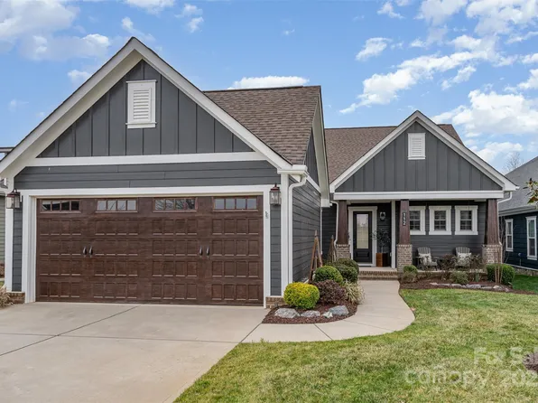 112 Sisters Cove Ct, Mooresville, NC 28117