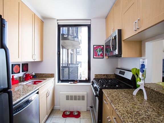 5th image of 235 W 48th St APT 25P