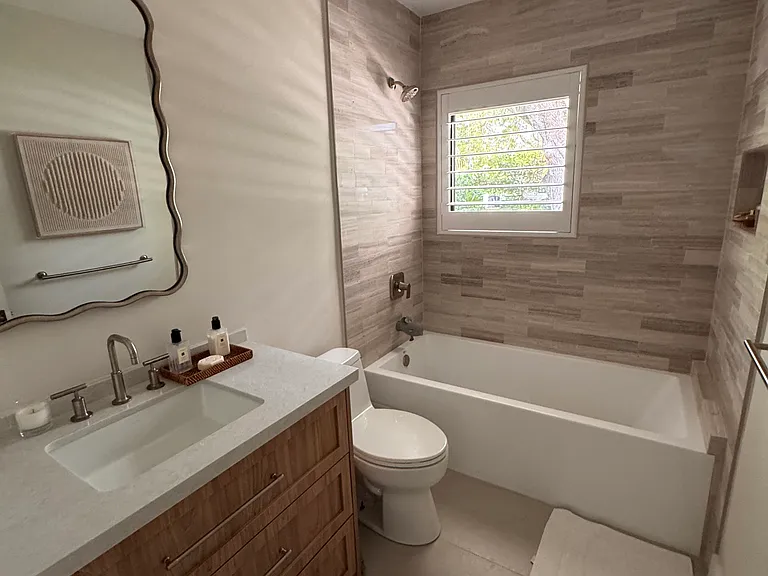 6835 Camarin St — Photo 11