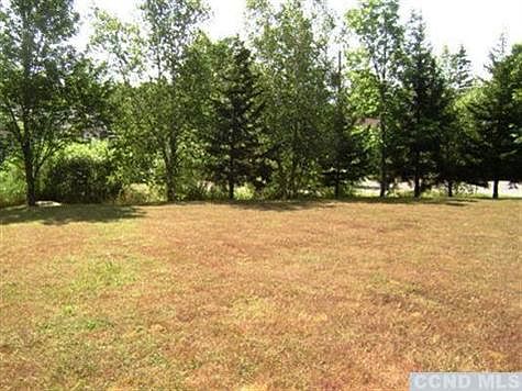 3rd image of 27 Chestnut Dr