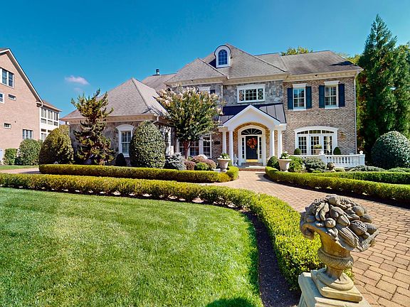 2nd image of 1585 Maddux Ln
