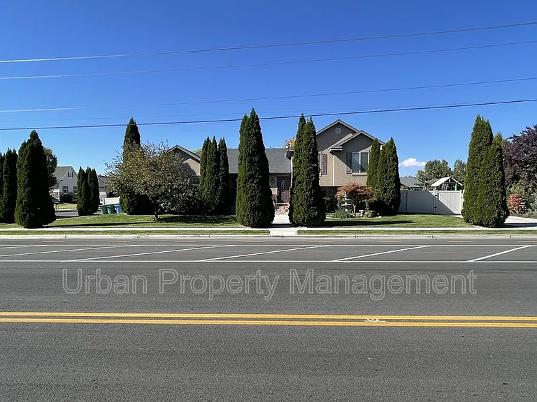 528 W 810th St S — Photo 2