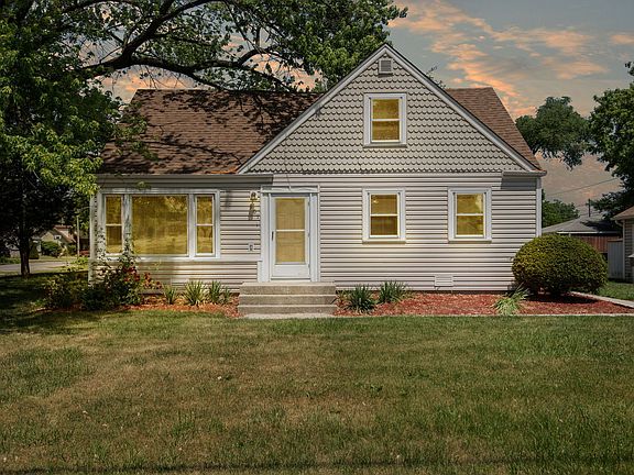 2nd image of 901 Joyce Ave