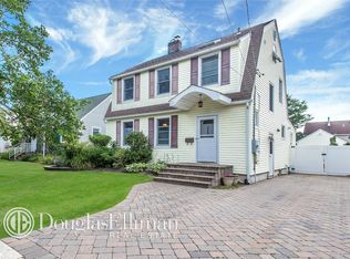 2520 S Saint Marks Ave, Bellmore, NY 11710