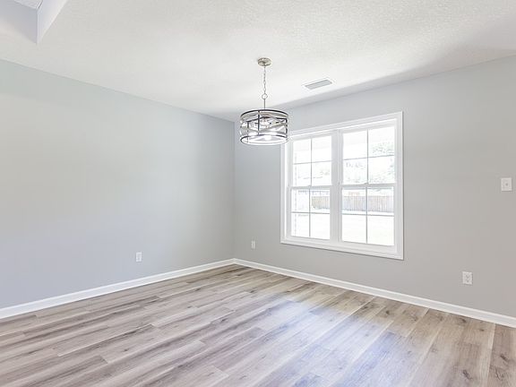 5th image of 4609 Camden Cir