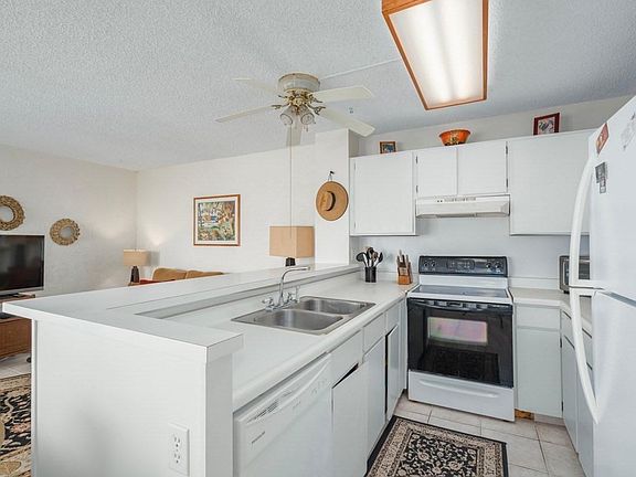 2nd image of 75-6016 Alii Dr APT 242