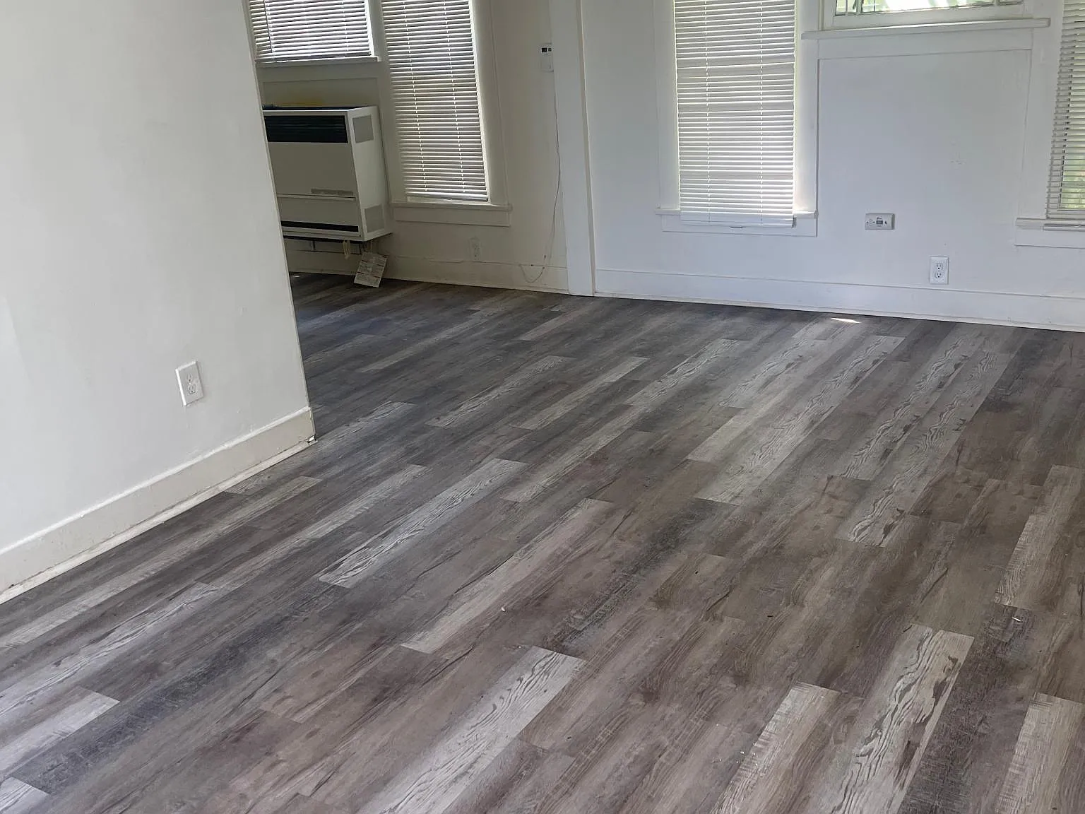 1348 W 40th Pl — Photo 2
