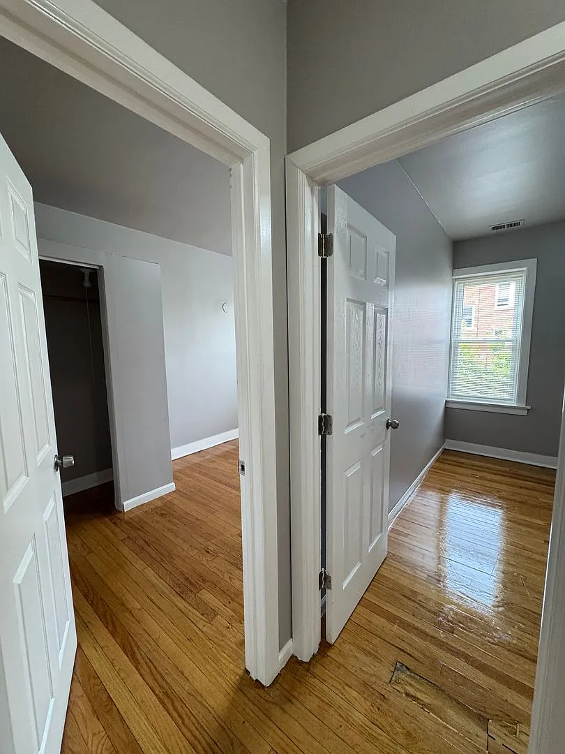 3 bed, $1,300 — Photo 4