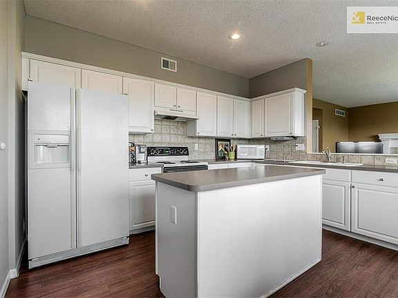 3rd image of 15871 W 157th Ter