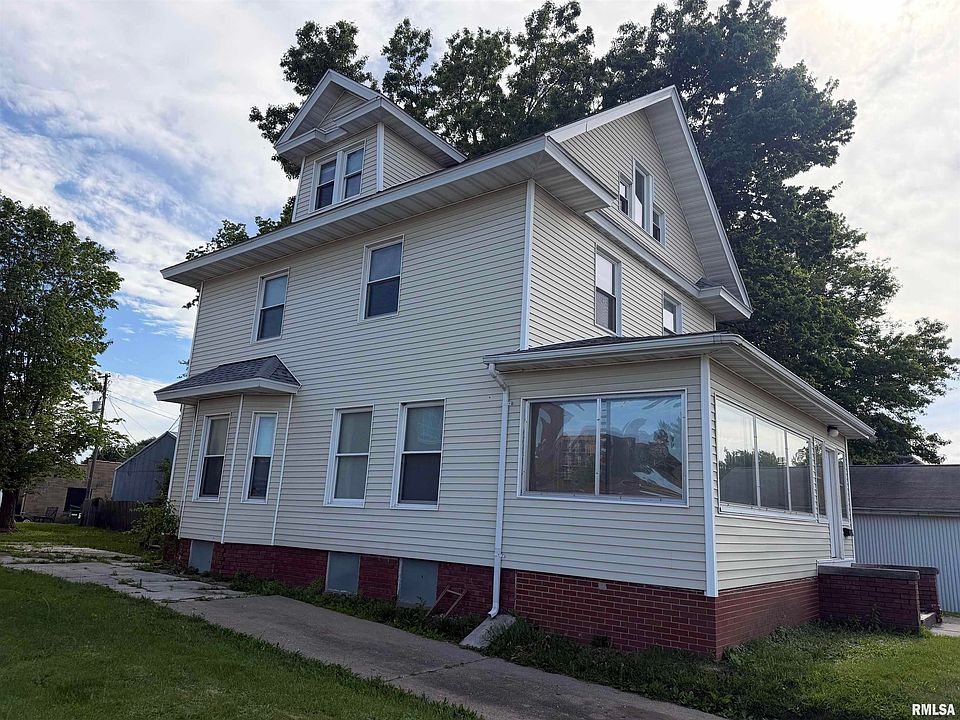 1st image of 215 W Washington St