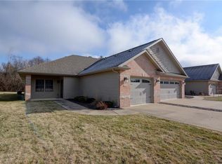2650 S Pine Meadow Ct, Decatur, IL 62521