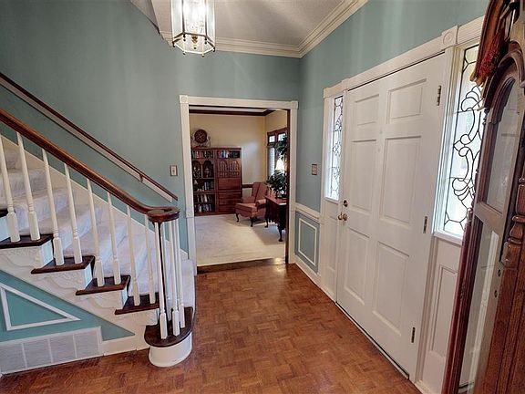 3rd image of 2021 Brandon Hall Dr