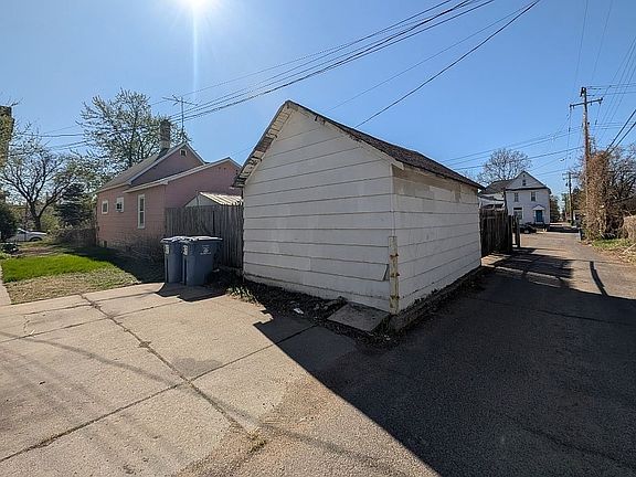 4th image of 3148 Bloomington Ave