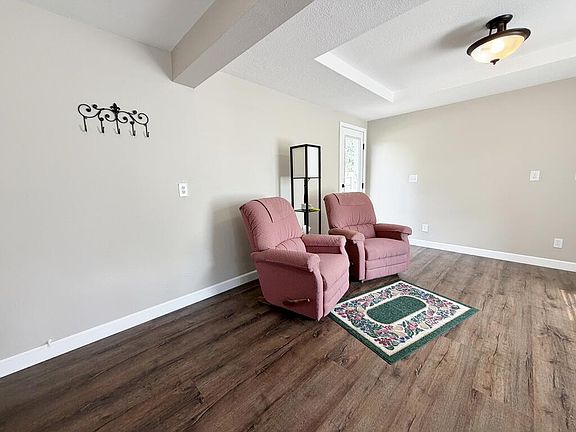 5th image of 701 Kings Rd