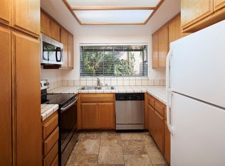 *Open House: 10/11 11:30am-12:30pm* Townhome In Pacific Beach With W/D In Unit And Parking!, San Diego, CA 92109