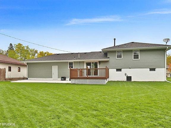 4th image of 612 106th Ave NE