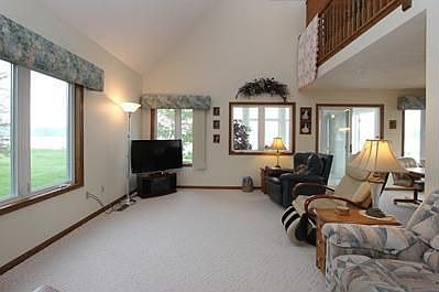 3rd image of 7076 Strawberry Ln