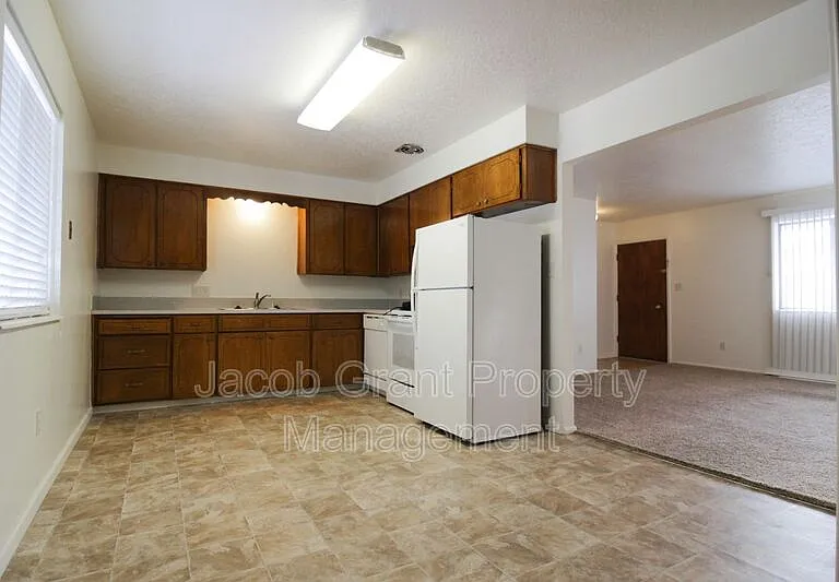 2134 Saint Clair Rd — Photo 4
