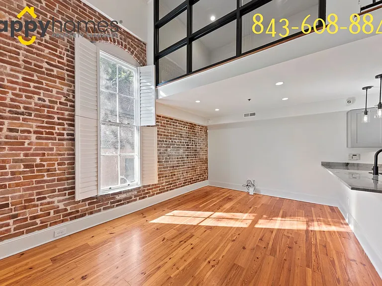 377 King St #201 — Photo 8