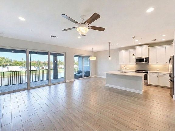 3rd image of 2549 Seychelles Dr #507