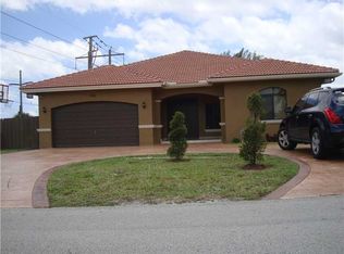 7002 N Augusta Dr, Hialeah, FL 33015