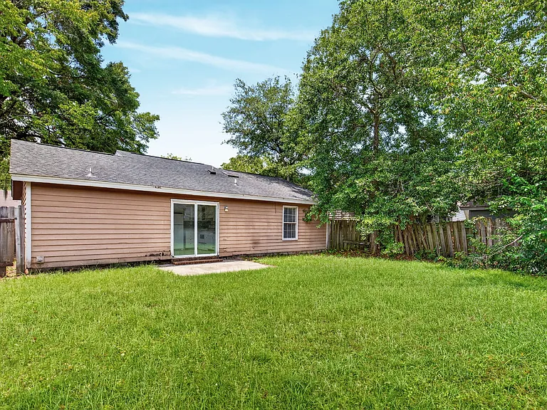 12 Belfair Dr — Photo 29