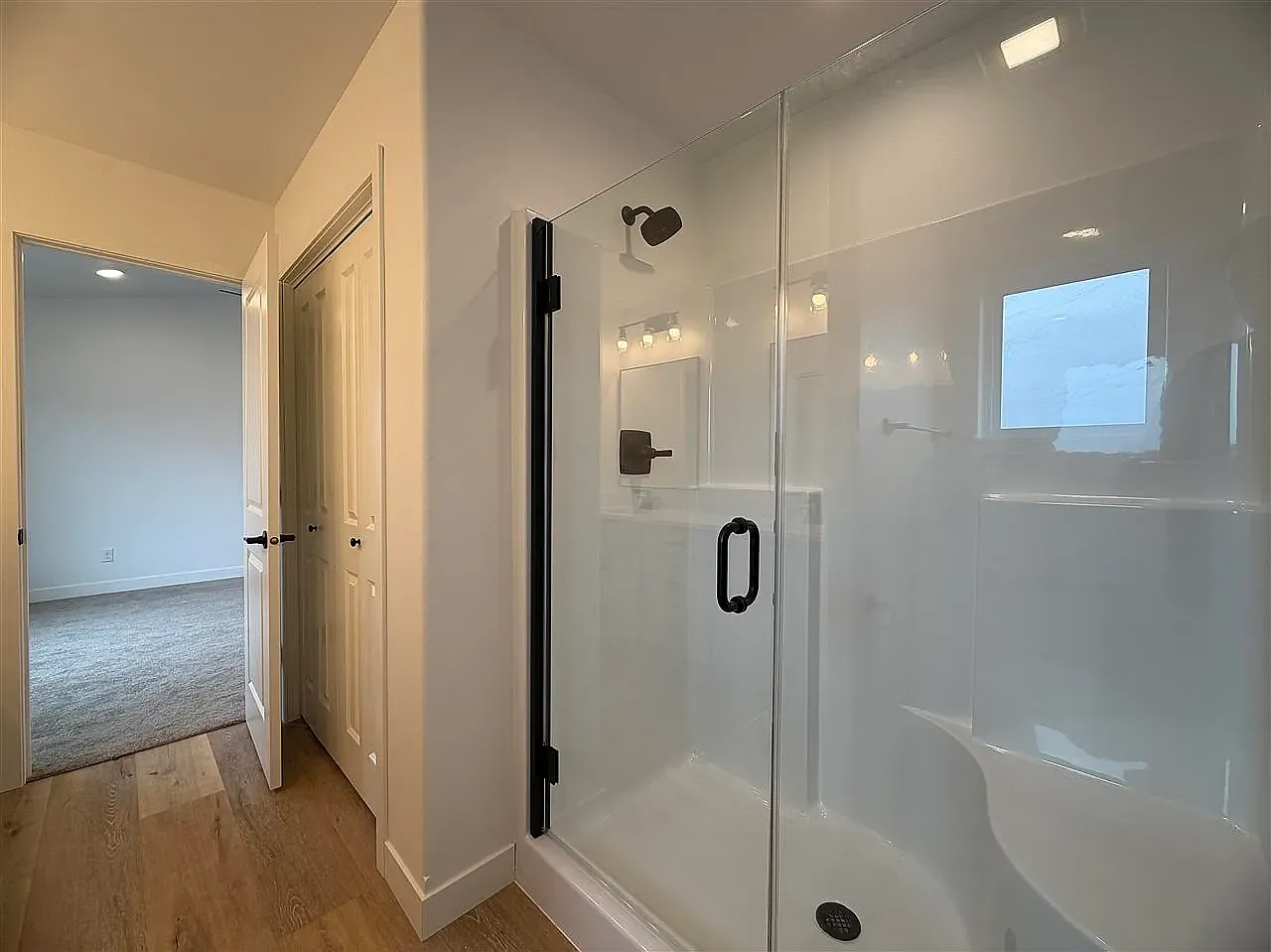 4 bed, 2476 sqft, $4,500 — Photo 2