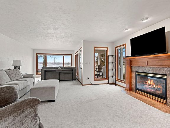 3rd image of 1606 Memorial Dr Unit 104