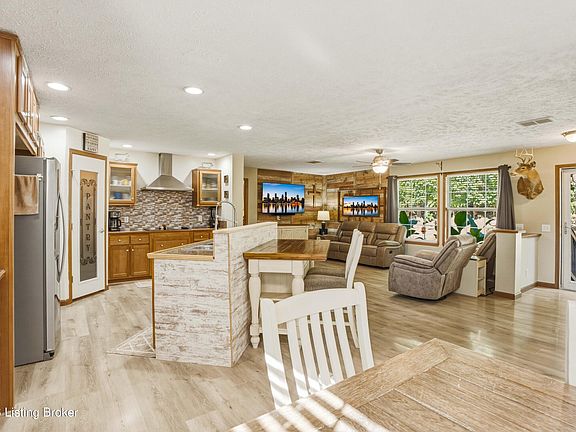 4th image of 1585 Briar Ridge Rd