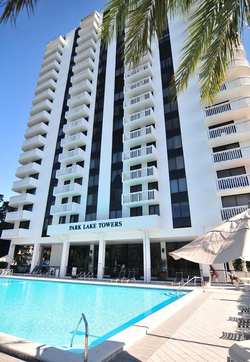 1 bed, 1.5 bath, 799 sqft, $1,900 — Photo 1