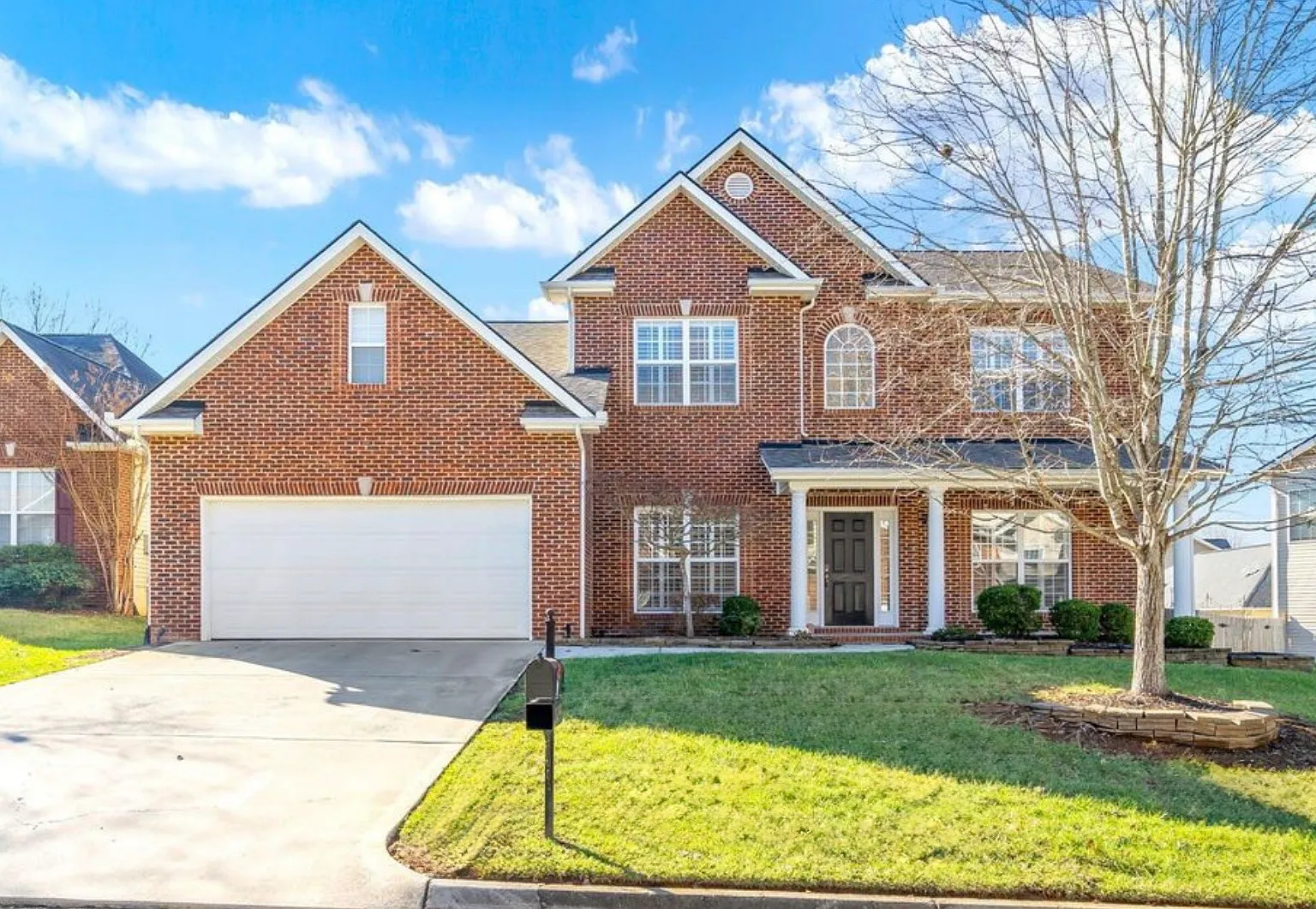 5 bed, 2.5 bath, 3000 sqft, $3,400 — Photo 1