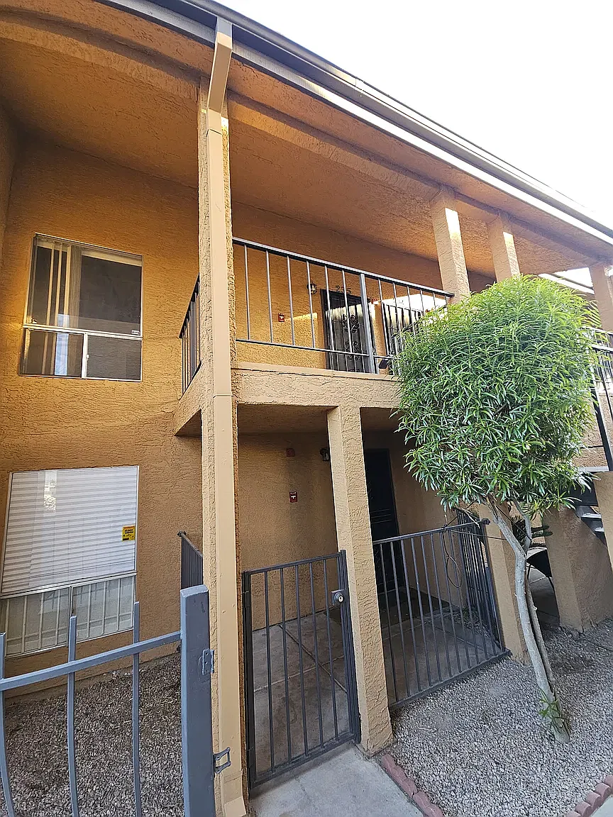 2 bed, 936 sqft, $1,225 — Photo 1