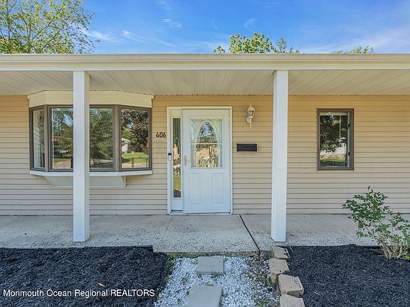 4th image of 406 Brookforest Drive