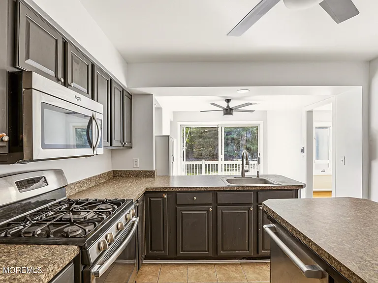 2021 Paterson Ave — Photo 14