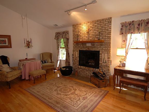 Master bedroom w/fireplace