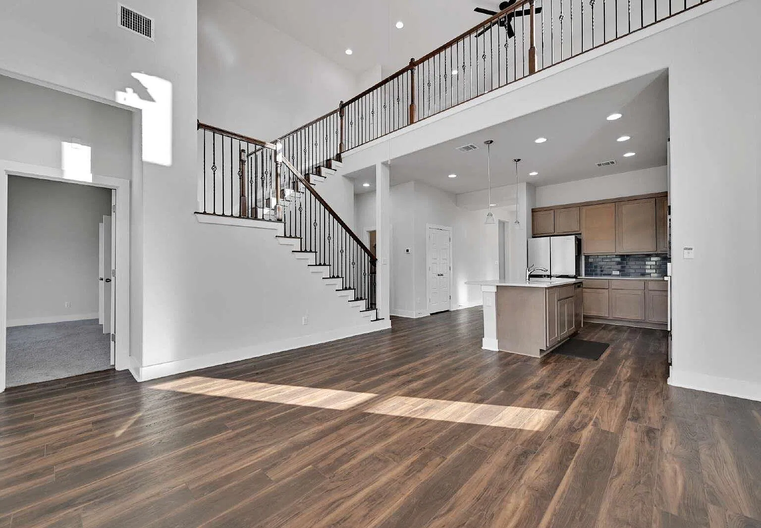 3 bed, 2.5 bath, 2253 sqft, $2,500 — Photo 3