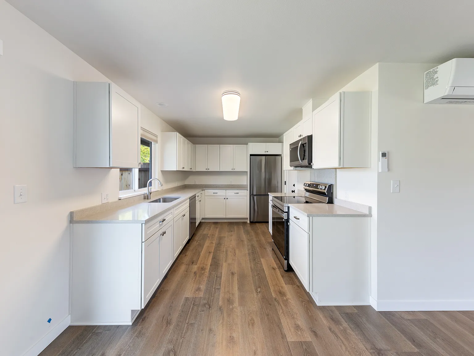 2 bed, 900 sqft, $1,995 — Photo 4
