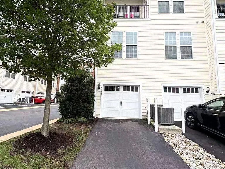 42797 Burrell Sq — Photo 13