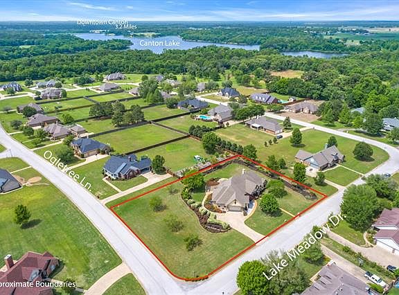2nd image of 121 Lake Meadow Blvd