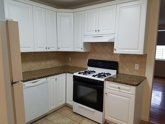 2nd image of 139 Palisade St