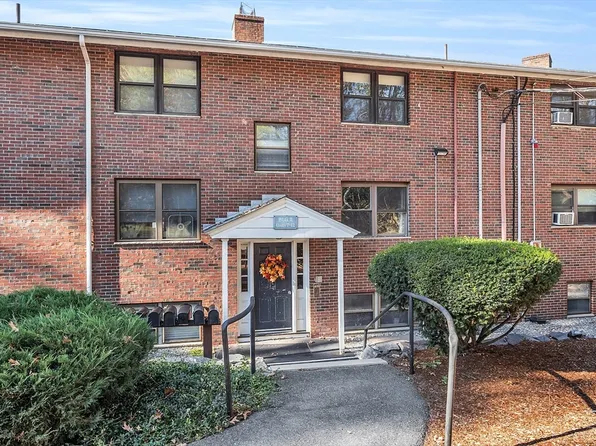 2 Town House Ln APT 8, Acton, MA 01720