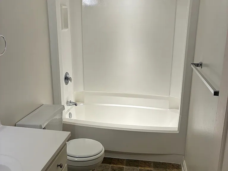 526 W Simpson St — Photo 13
