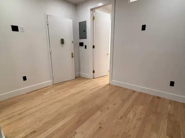 60-82 Catalpa Avenue image 6 of 10