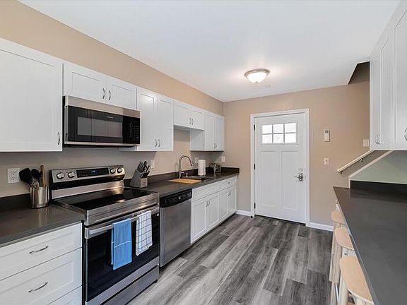 4th image of 160 Harrison Ave #C