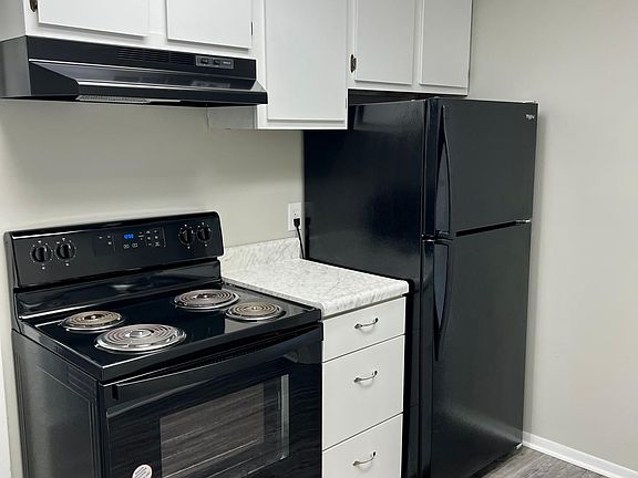 5th image of 40 Hampshire Dr