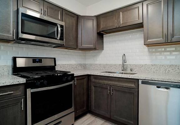 5th image of 19950 Roscoe Blvd #15